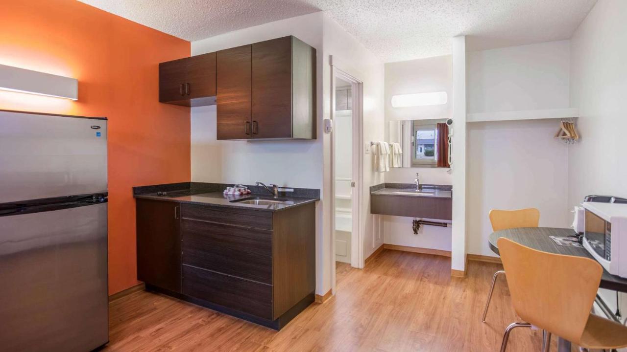 Motel Bo-Camrose, Ab Exterior photo