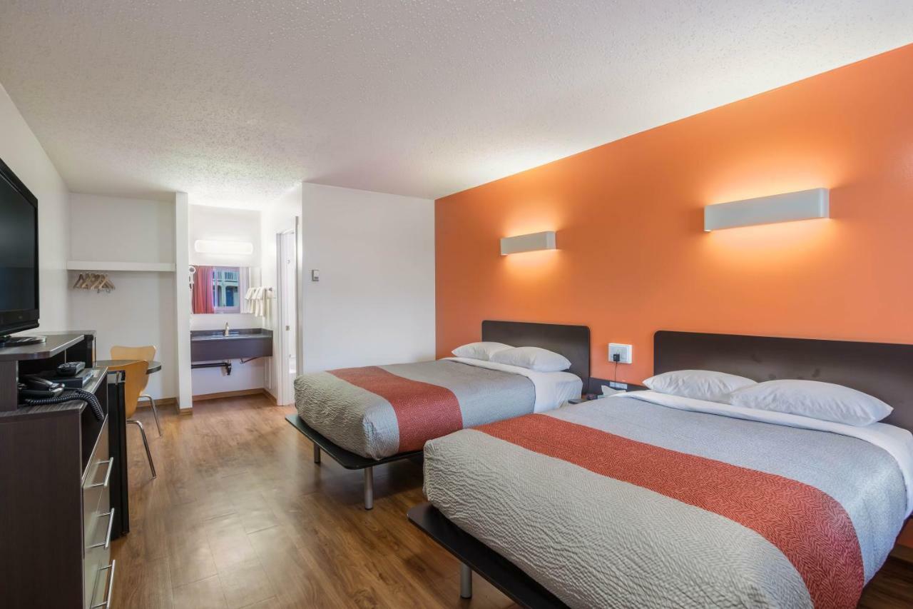 Motel Bo-Camrose, Ab Exterior photo