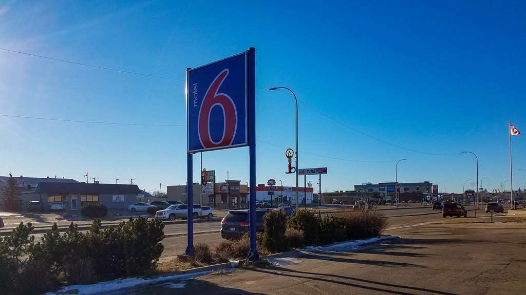 Motel Bo-Camrose, Ab Exterior photo